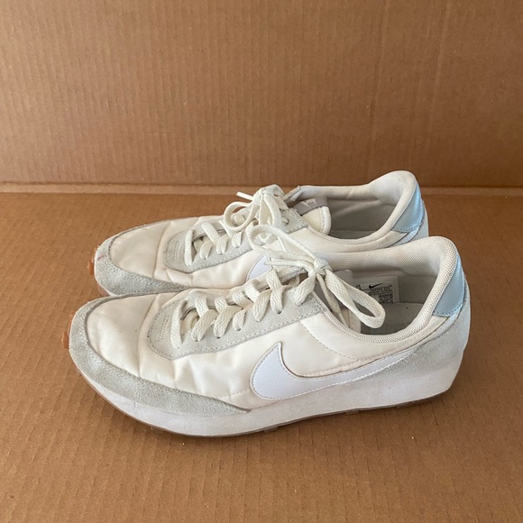 Nike Women's DBreak Lifestyle Shoes | US 8.5 - Picture 4 of 8